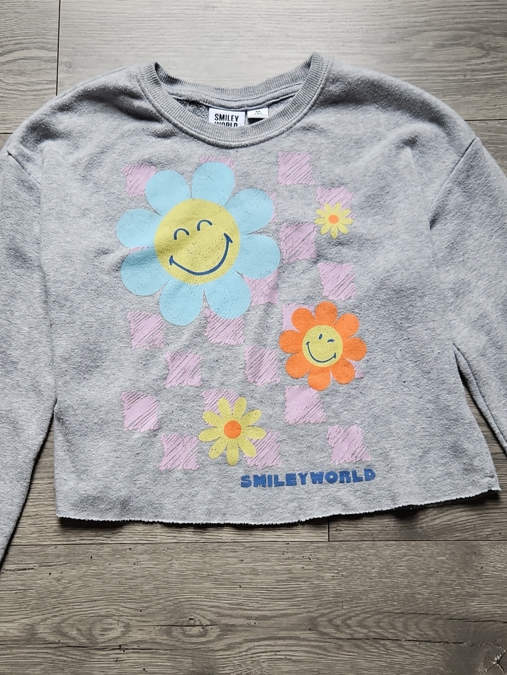 Heather Gray SmileyWorld sweatshirt Size M 8